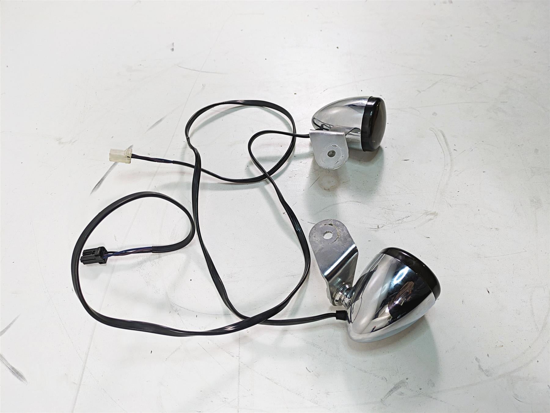 2012 Harley FLD Dyna Switchback Front Led Turn Signal Smoke Blinker Set 68972-00 {{ shop.shopifyCountryName }} - Mototech271