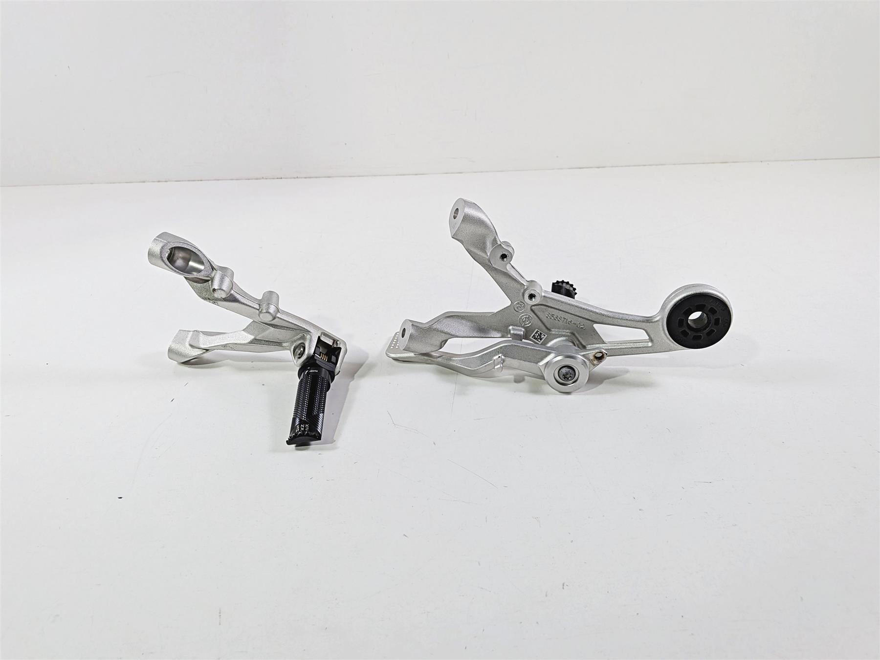 2022 BMW S1000RR K67 Left Right Rizoma Foot Peg Set & Mounts 46718568715-Mototech271