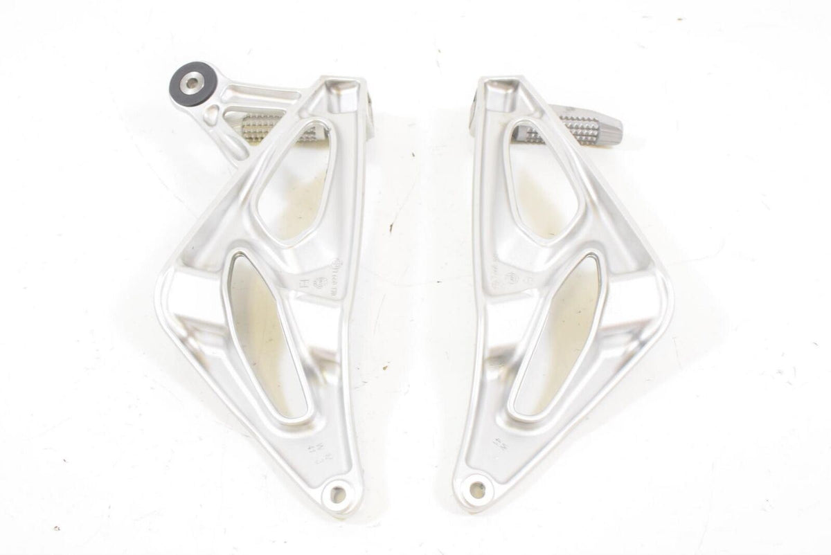 08 BMW K1200R K1200 R Sport K43 Passenger Footpeg Foot Peg Rest 46717660170 {{ shop.shopifyCountryName }} - Mototech271