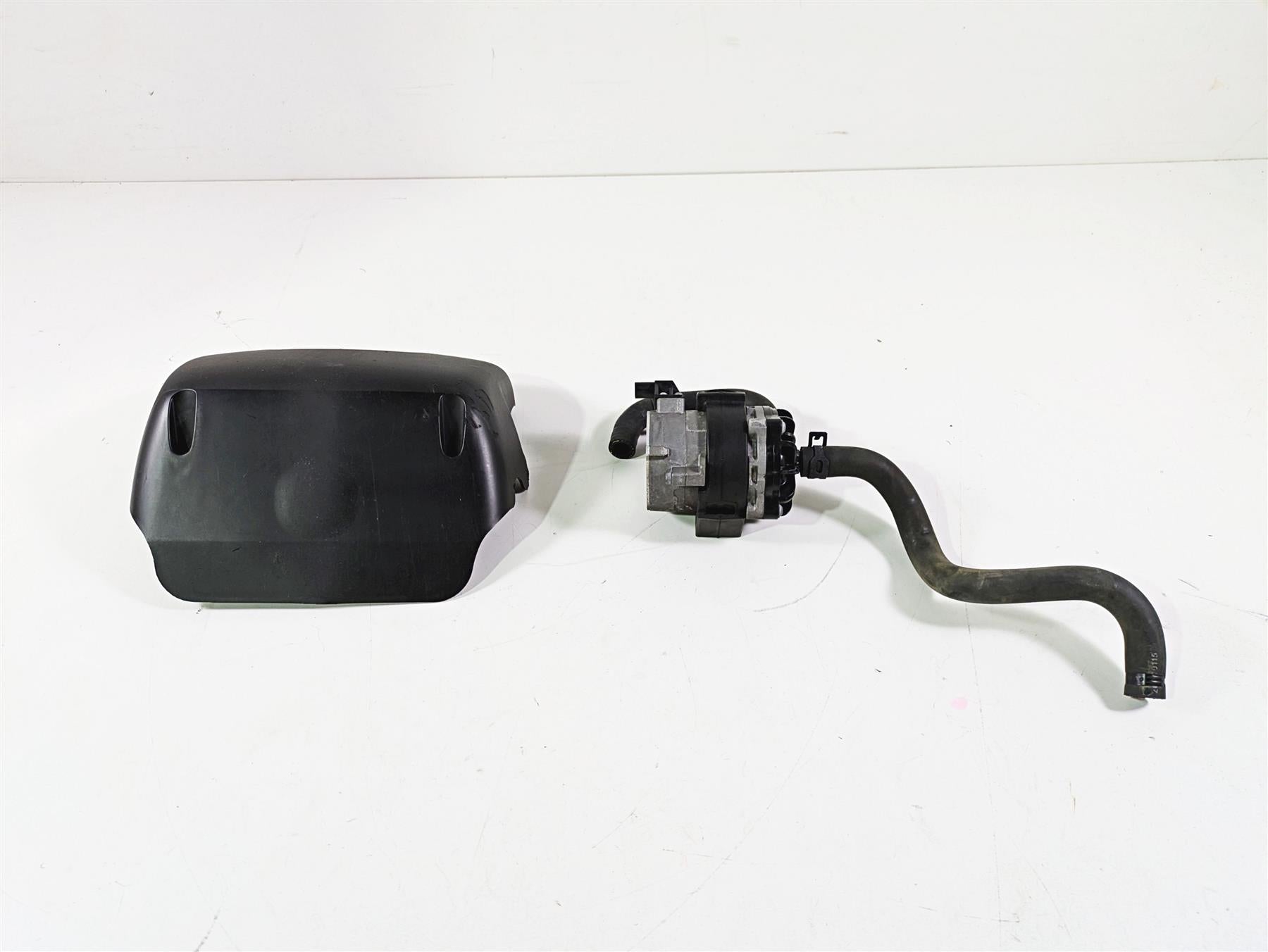 2017 Harley Touring FLHTKSE CVO E-Glide Water Pump + Lines & Cover 26600048A | Mototech271