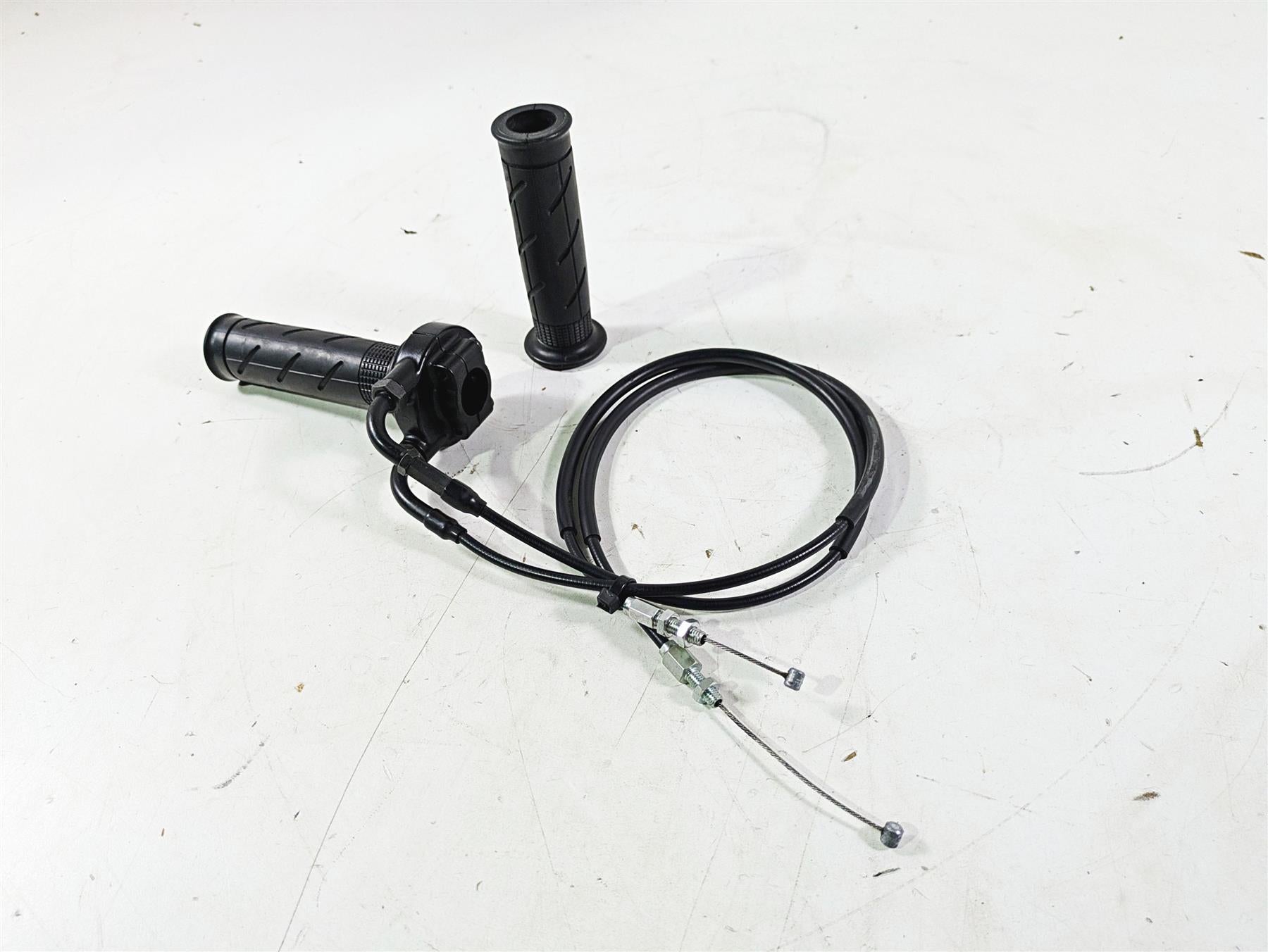 2008 Honda CBR1000RR SC59 Right Hand Throttle Grip & Cables Set 53140-MCF-305 {{ shop.shopifyCountryName }} - Mototech271