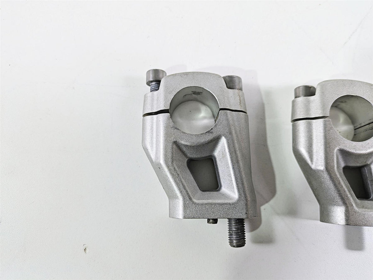 2015 Triumph Tiger Explorer XC Oem Handlebar Riser Holder Set T2040813 {{ shop.shopifyCountryName }} - Mototech271