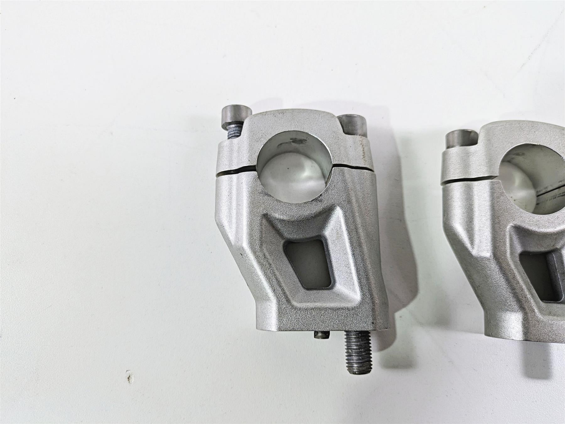 2015 Triumph Tiger Explorer XC Oem Handlebar Riser Holder Set T2040813 {{ shop.shopifyCountryName }} - Mototech271