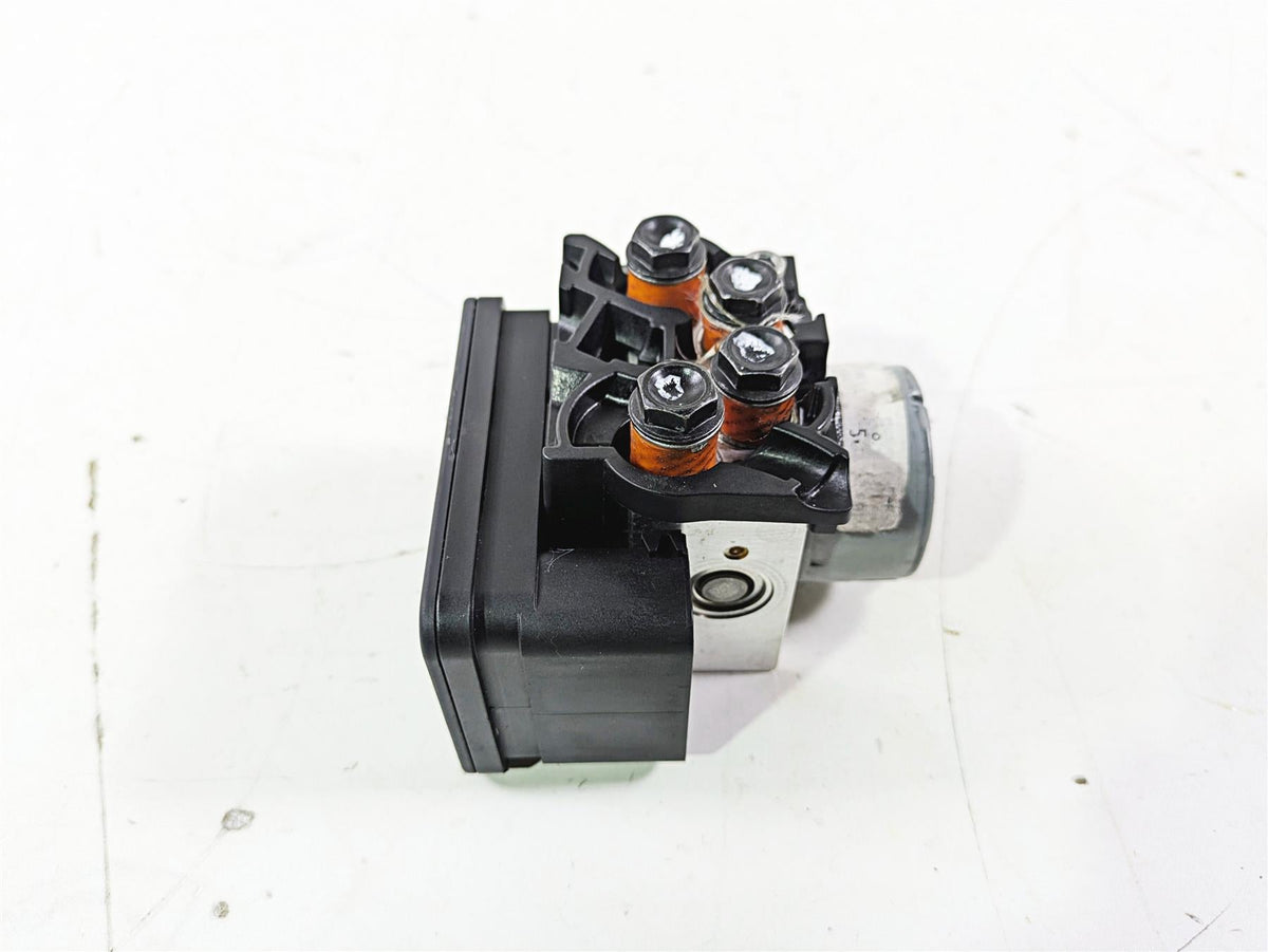 2019 Triumph Speed Triple RS 1050 Abs Brake Pump Module Unit T2029204 {{ shop.shopifyCountryName }} - Mototech271