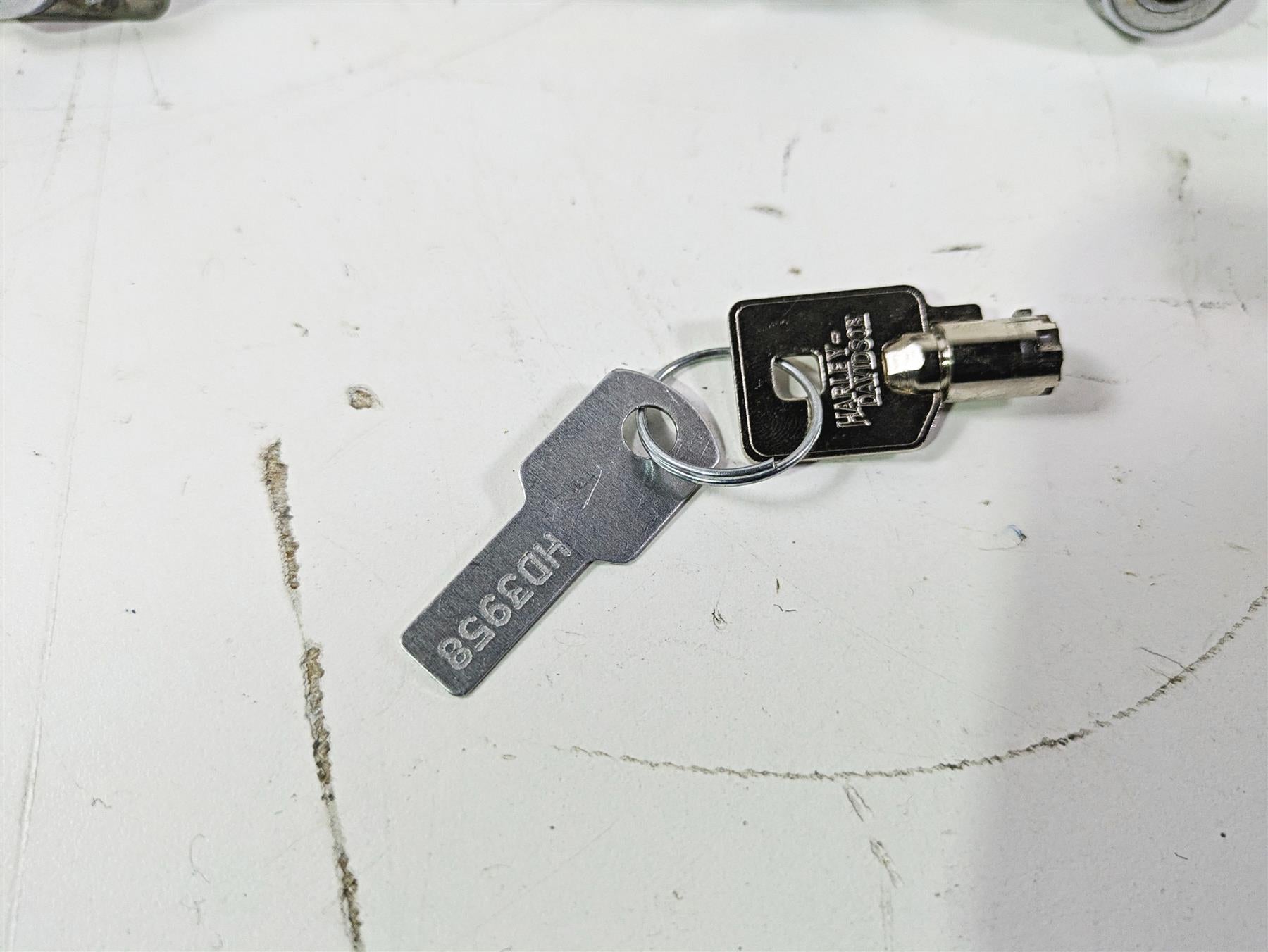 2008 Harley Touring FLHTP Electra Glide Ignition Switch Knob + Key Lock 71532-03 {{ shop.shopifyCountryName }} - Mototech271