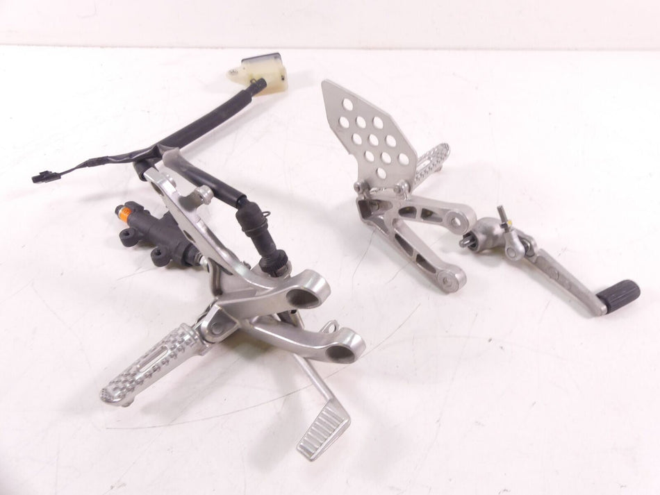 2012 Honda CBR600RR Front Rider Left Right Footpeg Rest Set 50700-MFJ-D00 {{ shop.shopifyCountryName }} - Mototech271
