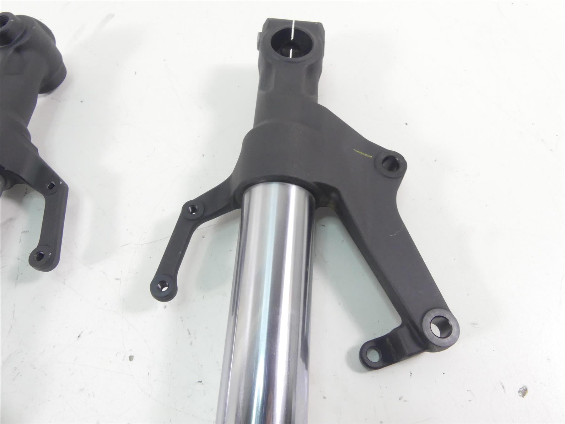 2008 Yamaha FZ1 Fazer Straight Front Fork Leg Set L 2D1-23102-11 2D1-23103-13 {{ shop.shopifyCountryName }} - Mototech271