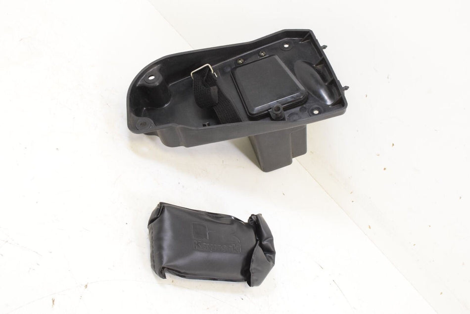 2000 Kawasaki VN1500 Vulcan Classic Tool Box Housing w Tools 32098-1109 {{ shop.shopifyCountryName }} - Mototech271
