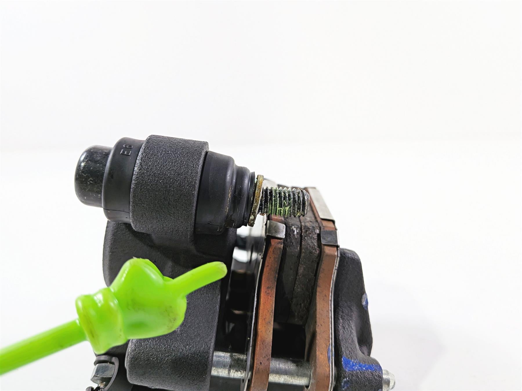 2025 Yamaha YZF R7 Rear Brake Caliper Nissin 2DR-2580W-00-00 {{ shop.shopifyCountryName }} - Mototech271