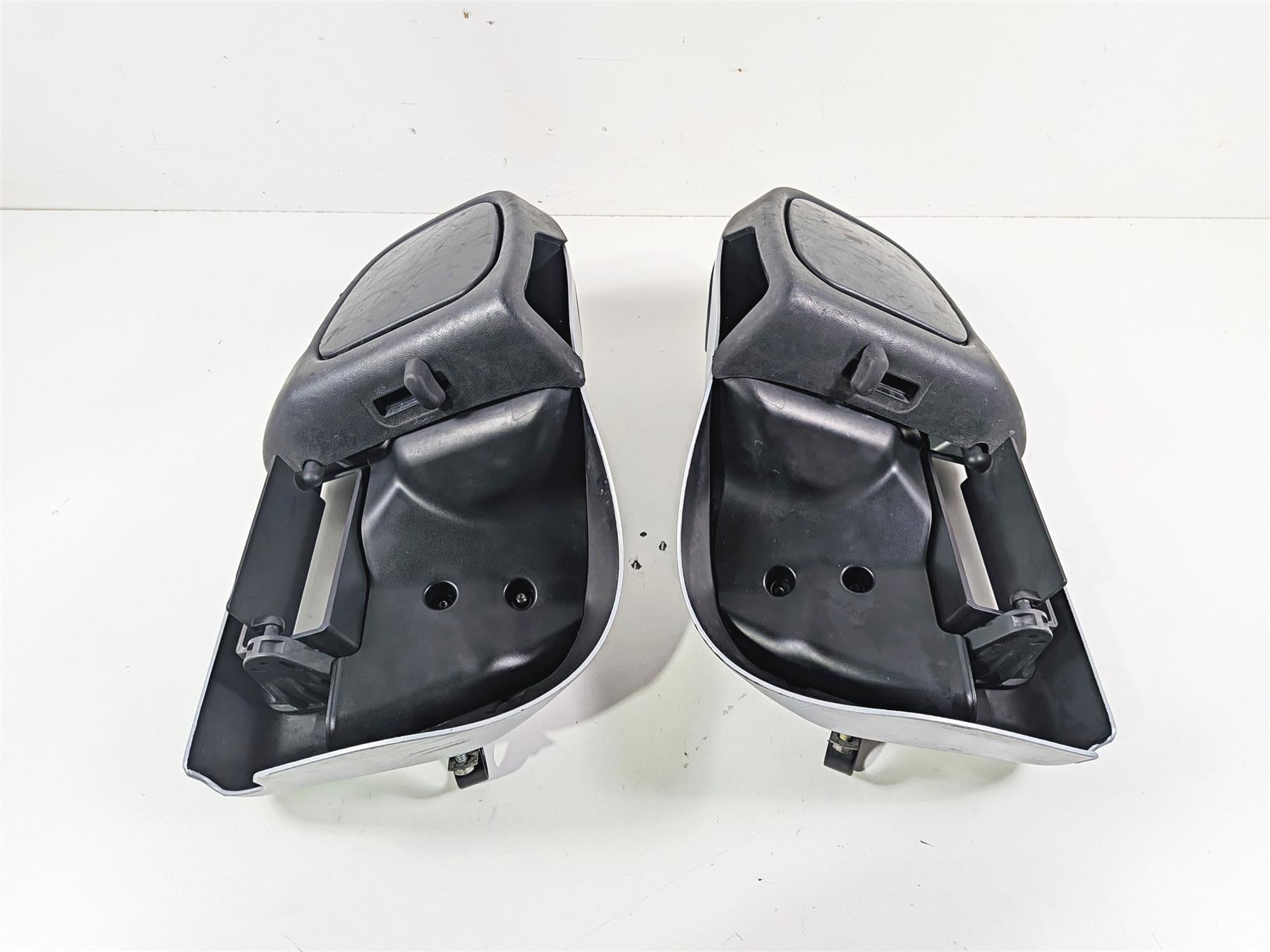 2020 Harley Touring FLTRK Road Glide Lower Leg Fairing Set 57100112 {{ shop.shopifyCountryName }} - Mototech271