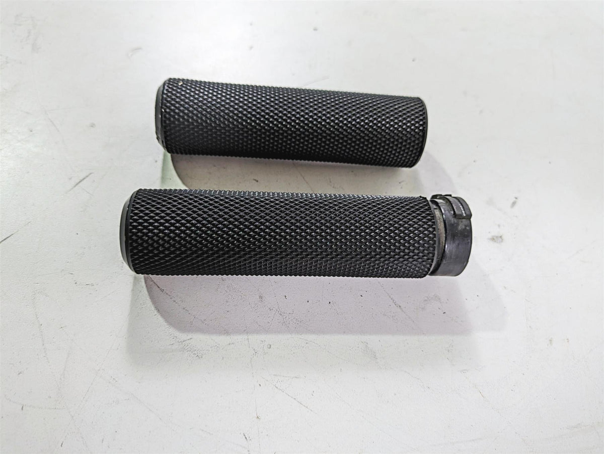 2017 Harley Dyna FXDB Street Bob Arlen Ness Knurled Hand Grip Set 07-325 {{ shop.shopifyCountryName }} - Mototech271