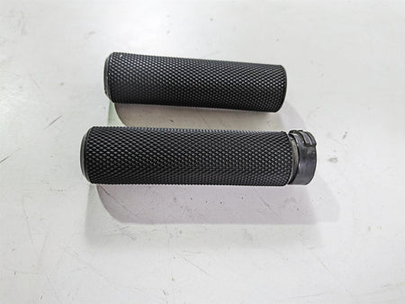 2017 Harley Dyna FXDB Street Bob Arlen Ness Knurled Hand Grip Set 07-325 {{ shop.shopifyCountryName }} - Mototech271