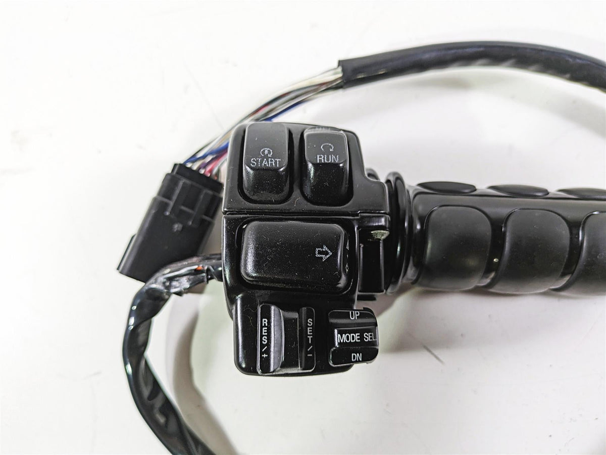2008 Harley Touring FLHTCU E-Glide 105TH Right Control Switch Cruise 71684-06A {{ shop.shopifyCountryName }} - Mototech271