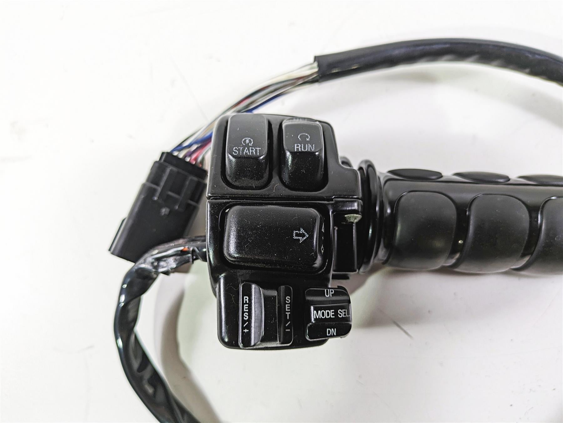 2008 Harley Touring FLHTCU E-Glide 105TH Right Control Switch Cruise 71684-06A {{ shop.shopifyCountryName }} - Mototech271