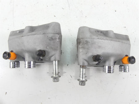 2005 Harley Touring CVO FLHTCSE Electra Glide Front Brake Caliper Set 44382-99C {{ shop.shopifyCountryName }} - Mototech271