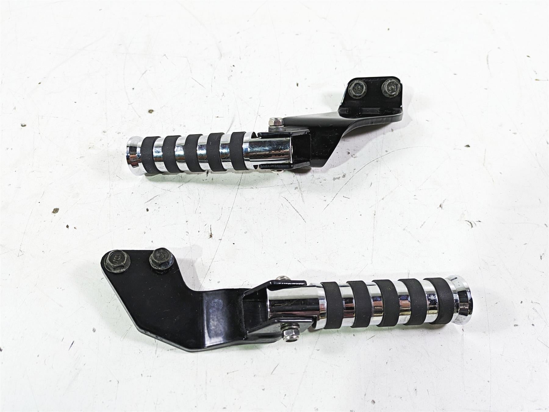 2002 Honda VTX1800 Retro Rear Passenger Footpeg Set 50680-MCV-000 50685-MCV-000 {{ shop.shopifyCountryName }} - Mototech271