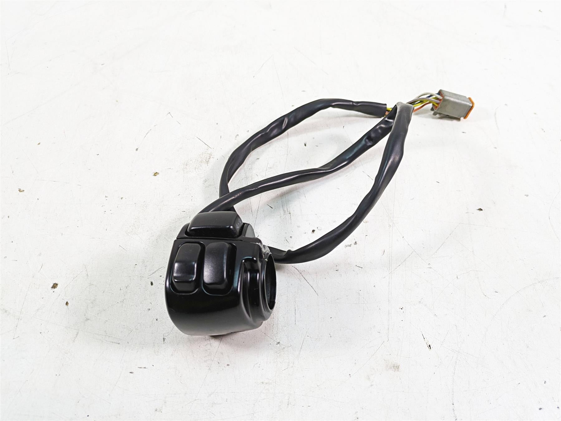 2006 Harley FLSTI Softail Heritage Left Hand Turn Signal Control Switch 71682-06 {{ shop.shopifyCountryName }} - Mototech271