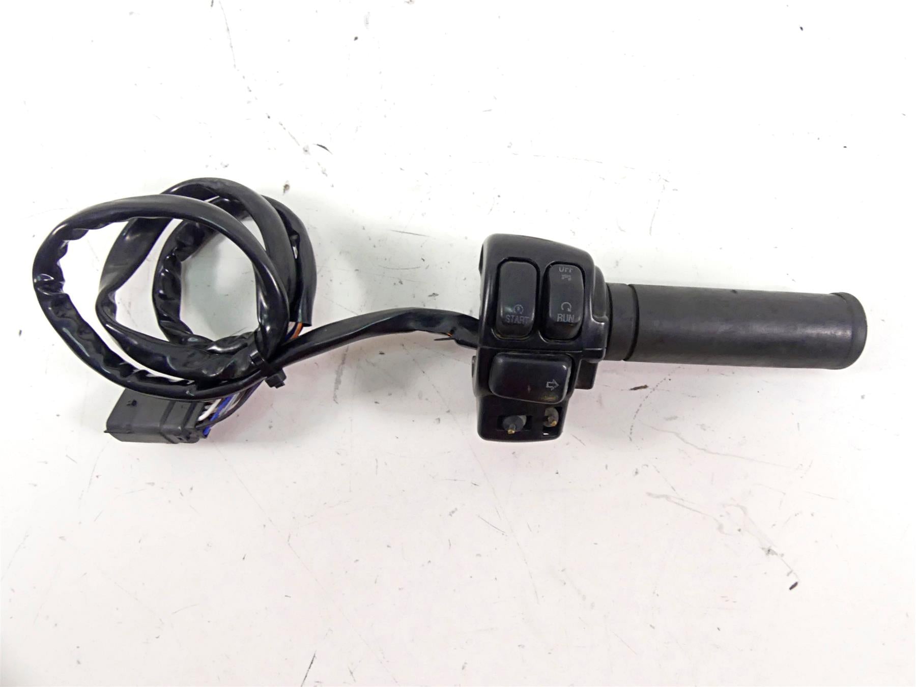 2011 Harley Touring FLTRX Road Glide Right Hand Control Switch -Read 71684-06A {{ shop.shopifyCountryName }} - Mototech271