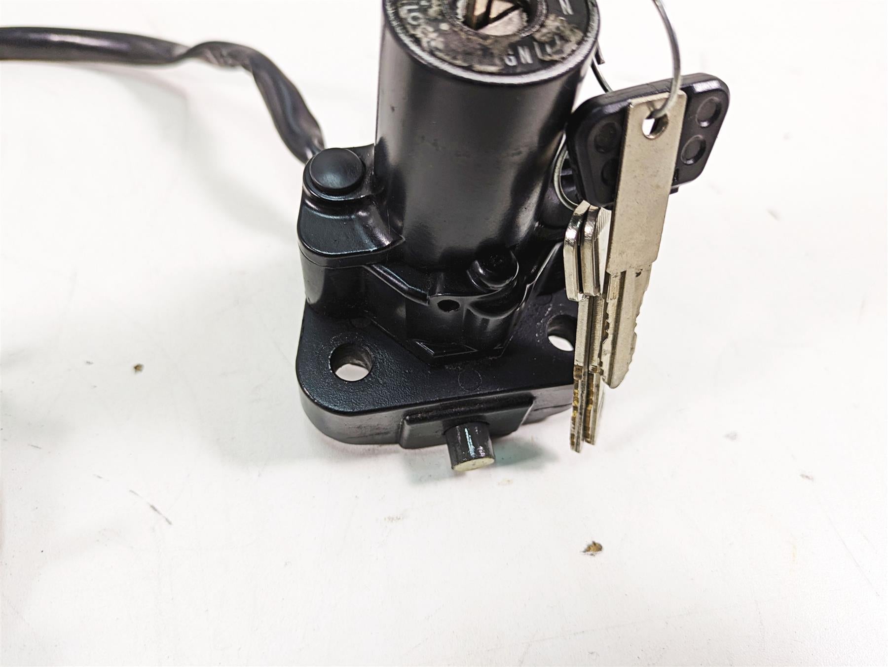 2002 Yamaha FZ1 FZS1000 Fazer Ignition Switch Key Lock Set 5LV-82501-10-00 {{ shop.shopifyCountryName }} - Mototech271