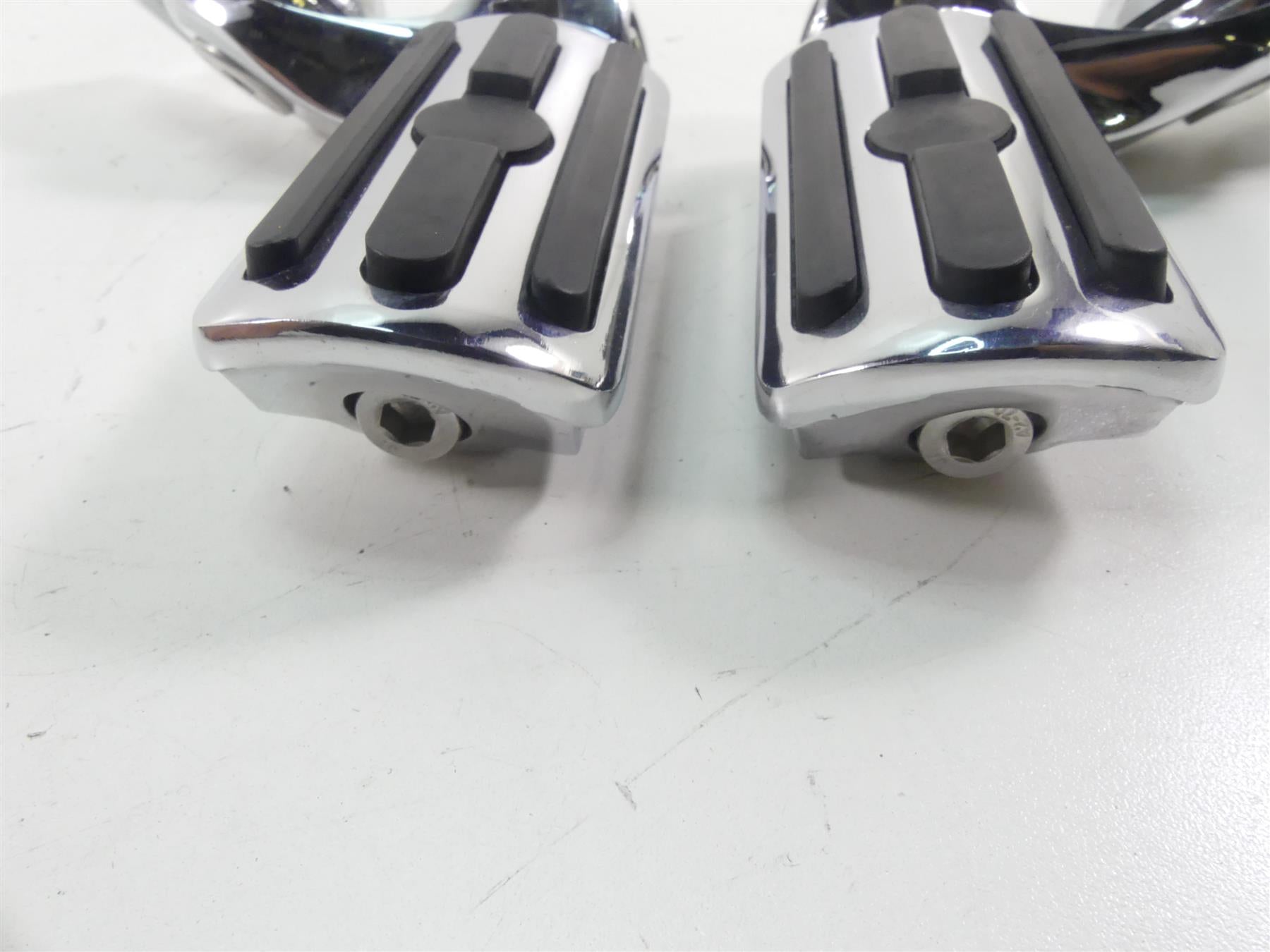 2012 Harley Touring FLHTK Electra Glide Highway Foot Peg 2.5" Set -Read 50830-07A {{ shop.shopifyCountryName }} - Mototech271