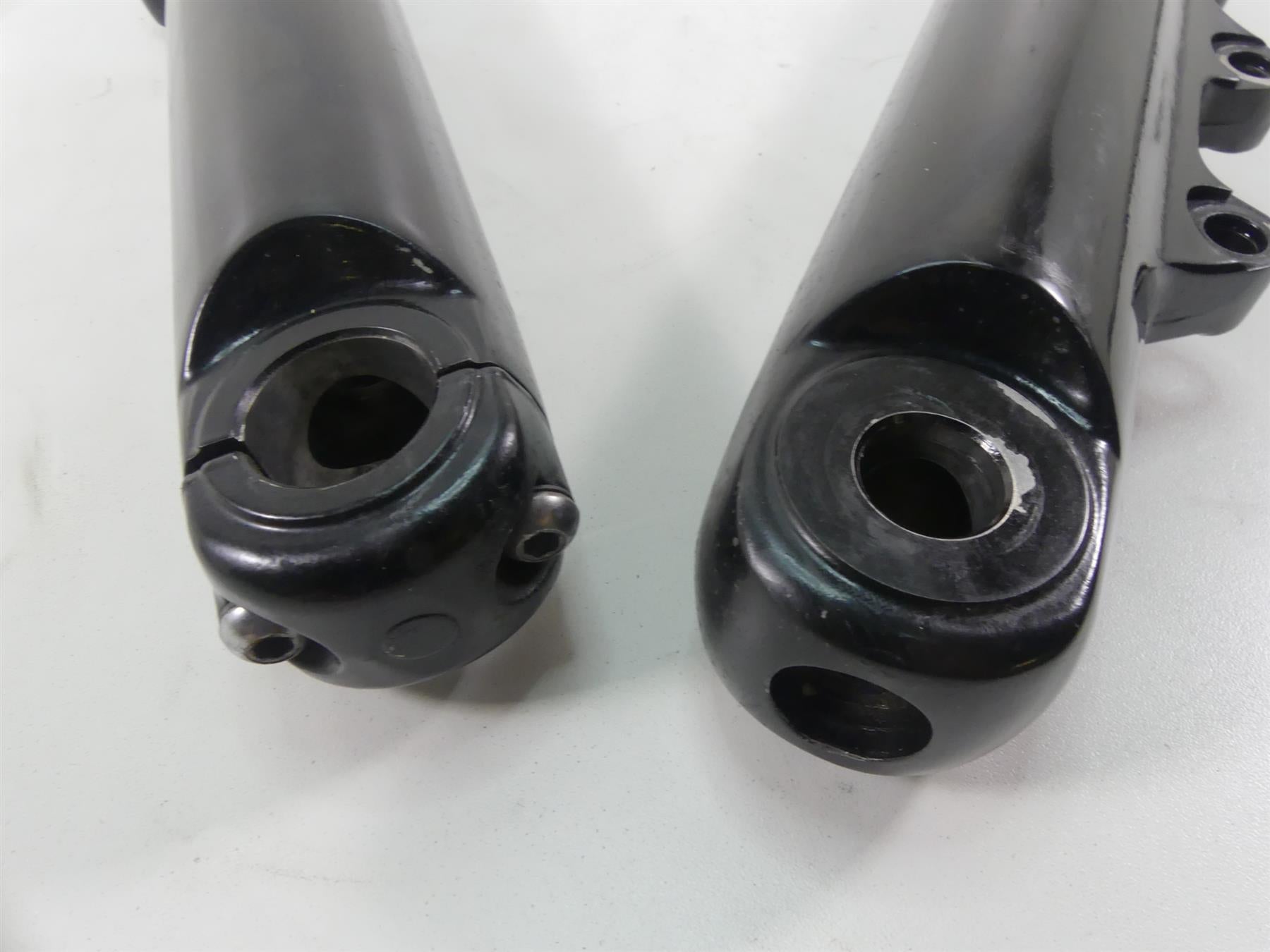 2017 Harley Dyna FXDB Street Bob Lower Fork Tube Leg Set 45400034 45400033 {{ shop.shopifyCountryName }} - Mototech271