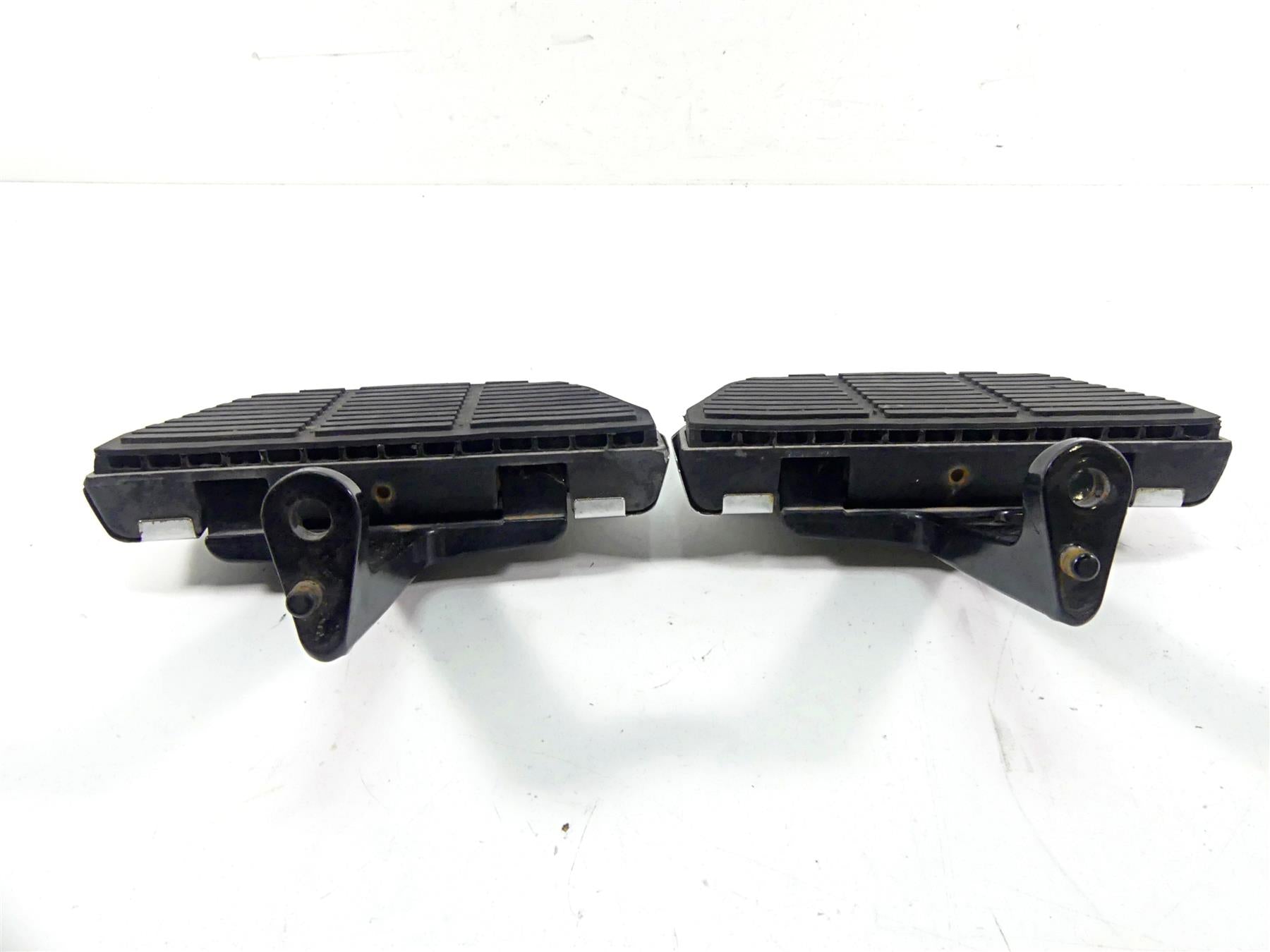 2004 Harley Touring FLHTCUI Electra Glide Passenger Floor Board Set 52719-93B {{ shop.shopifyCountryName }} - Mototech271