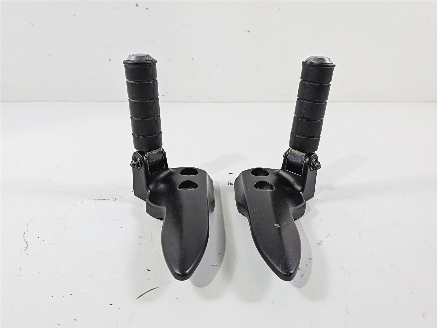 2008 Yamaha XV1900 Roadliner S Rear Passenger Footpeg Set 1D7-27430-00-00