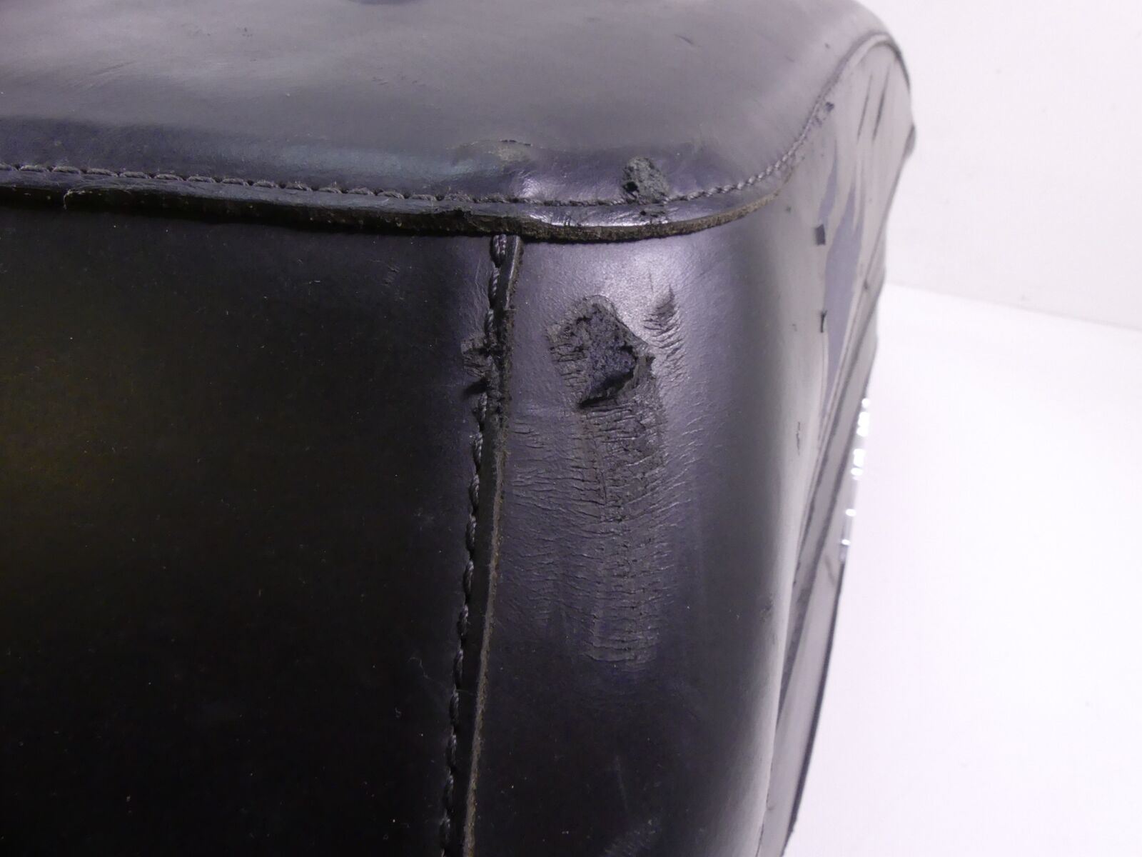 2004 Harley Touring FLHRSI Road King Left Leather Saddlebag Saddle Bag 91316-04 {{ shop.shopifyCountryName }} - Mototech271
