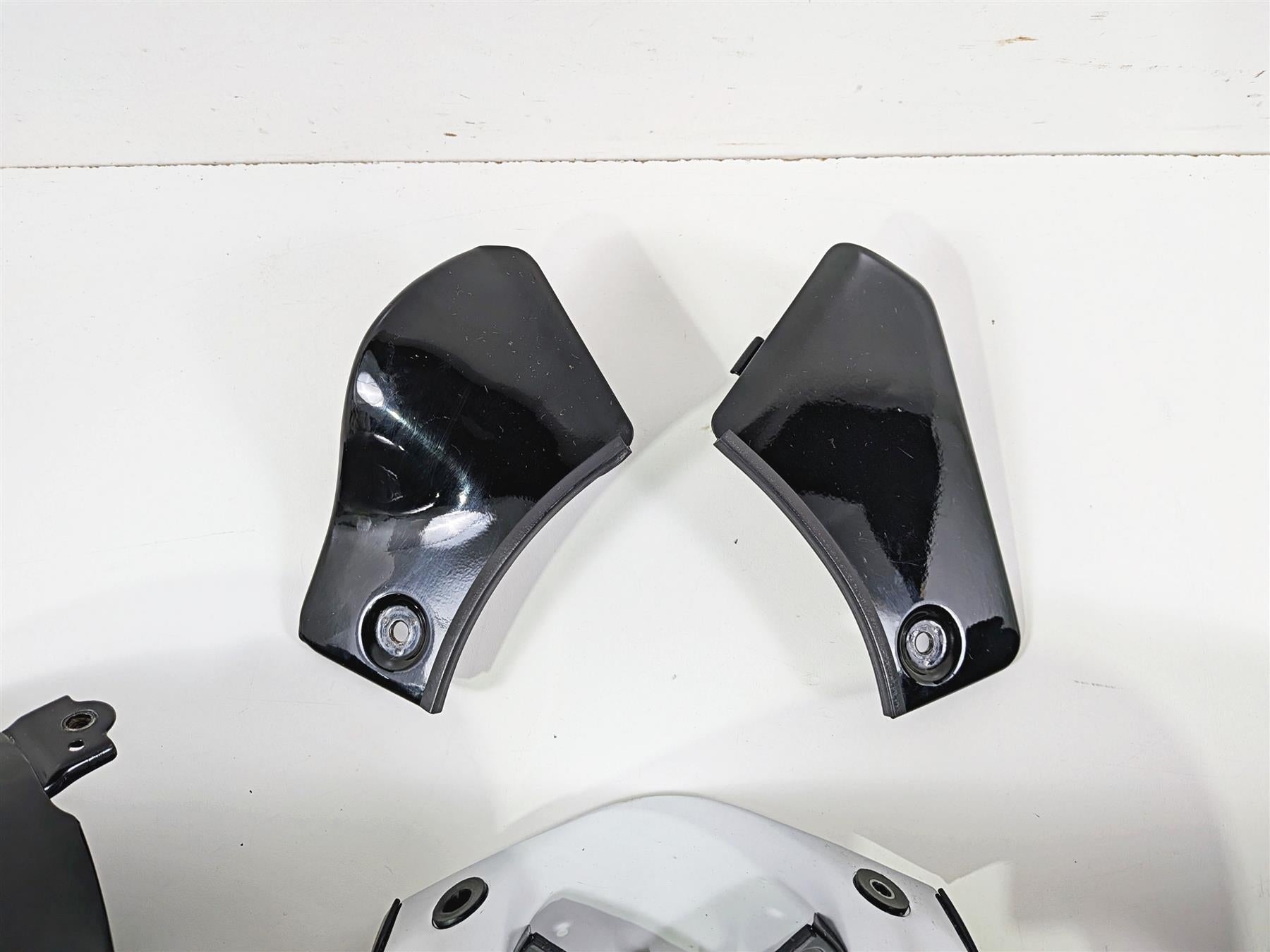 2006 Suzuki C90 VL1500T Boulevard Tank & Center Cover Fairing Set 47800-10F60 {{ shop.shopifyCountryName }} - Mototech271