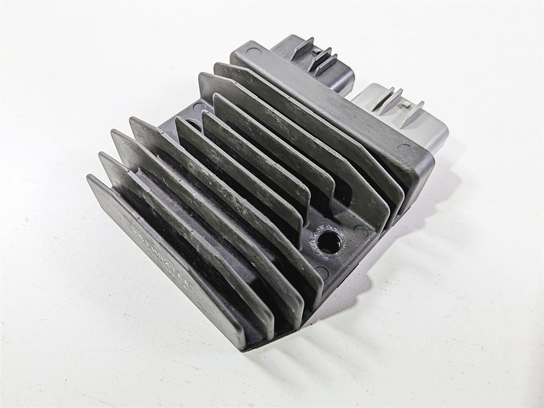 2022 Triumph Tiger 900 GT Pro Rectifier Voltage Regulator T1300675 FH027AA {{ shop.shopifyCountryName }} - Mototech271