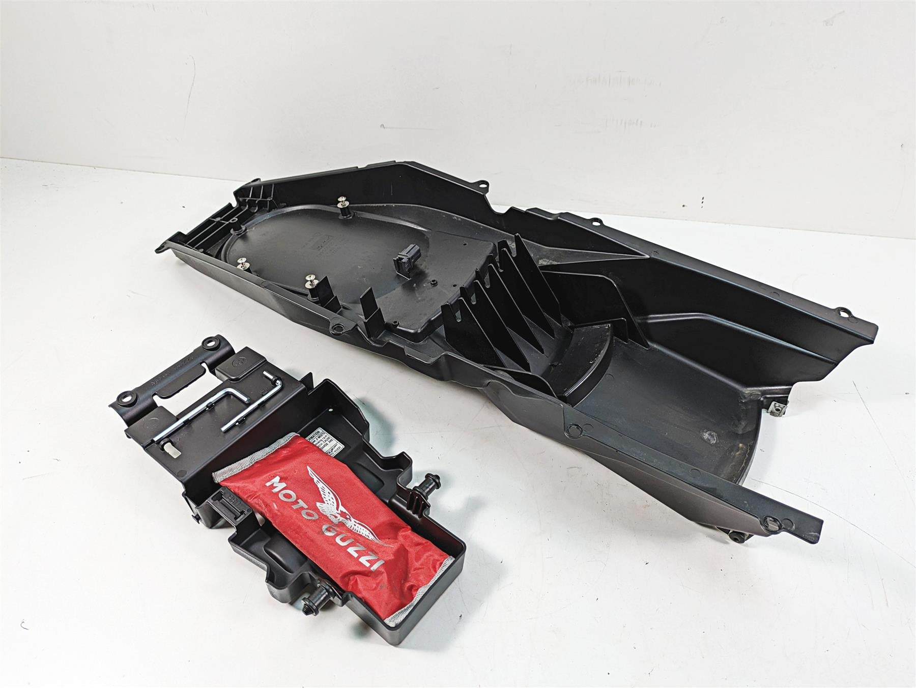 2020 Moto Guzzi V85 TT Adventure Rear Inner Fender & Storage Box Set 2B005442 {{ shop.shopifyCountryName }} - Mototech271