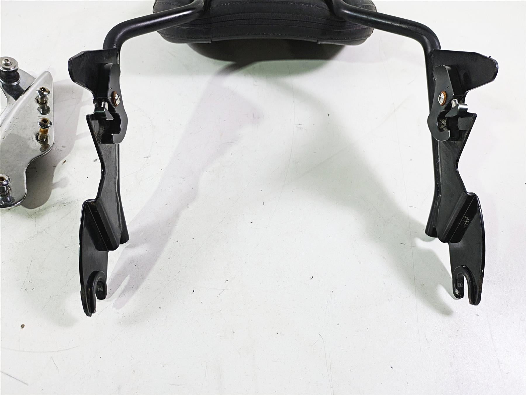 2011 Harley Touring FLHTCUSE CVO E-Glide Passenger Backrest & Mounts 52627-09 {{ shop.shopifyCountryName }} - Mototech271