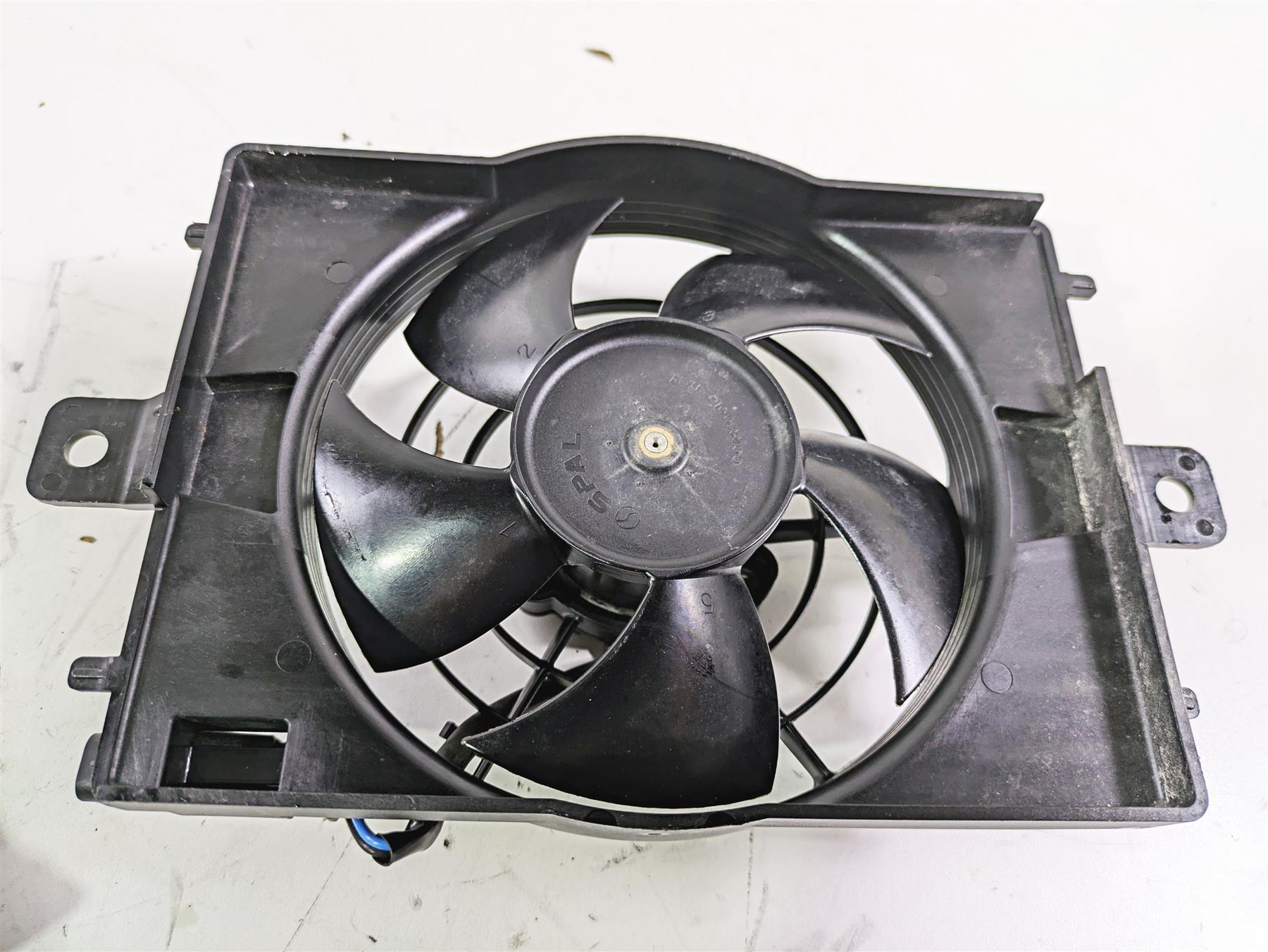 2018 BMW R1200GS GSW K50 Right Radiator + Reservoir Fan & Cover Set 17118546416 {{ shop.shopifyCountryName }} - Mototech271