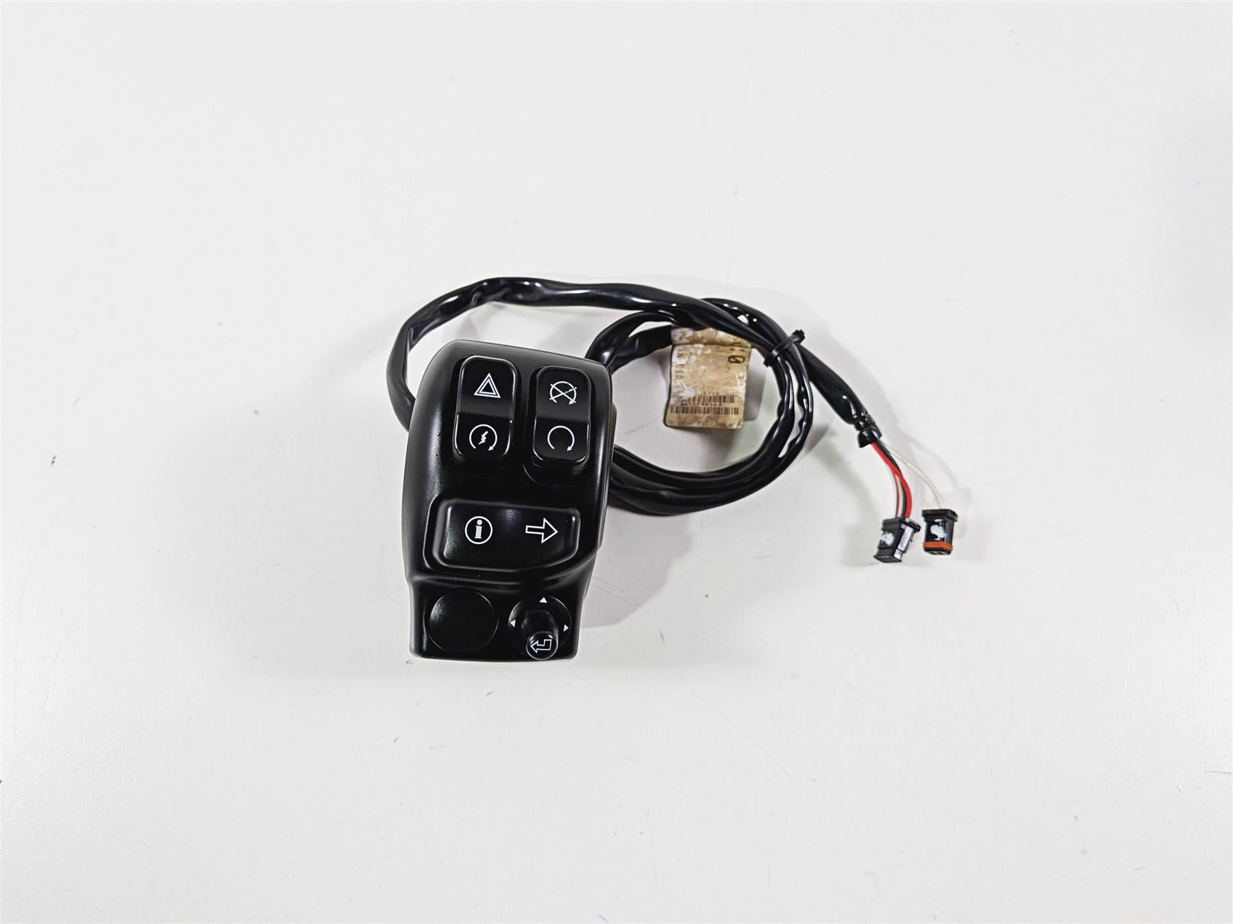 2018 Harley Touring FLHTCU Electra Glide Right Hand Control Switch 69200631-Mototech271