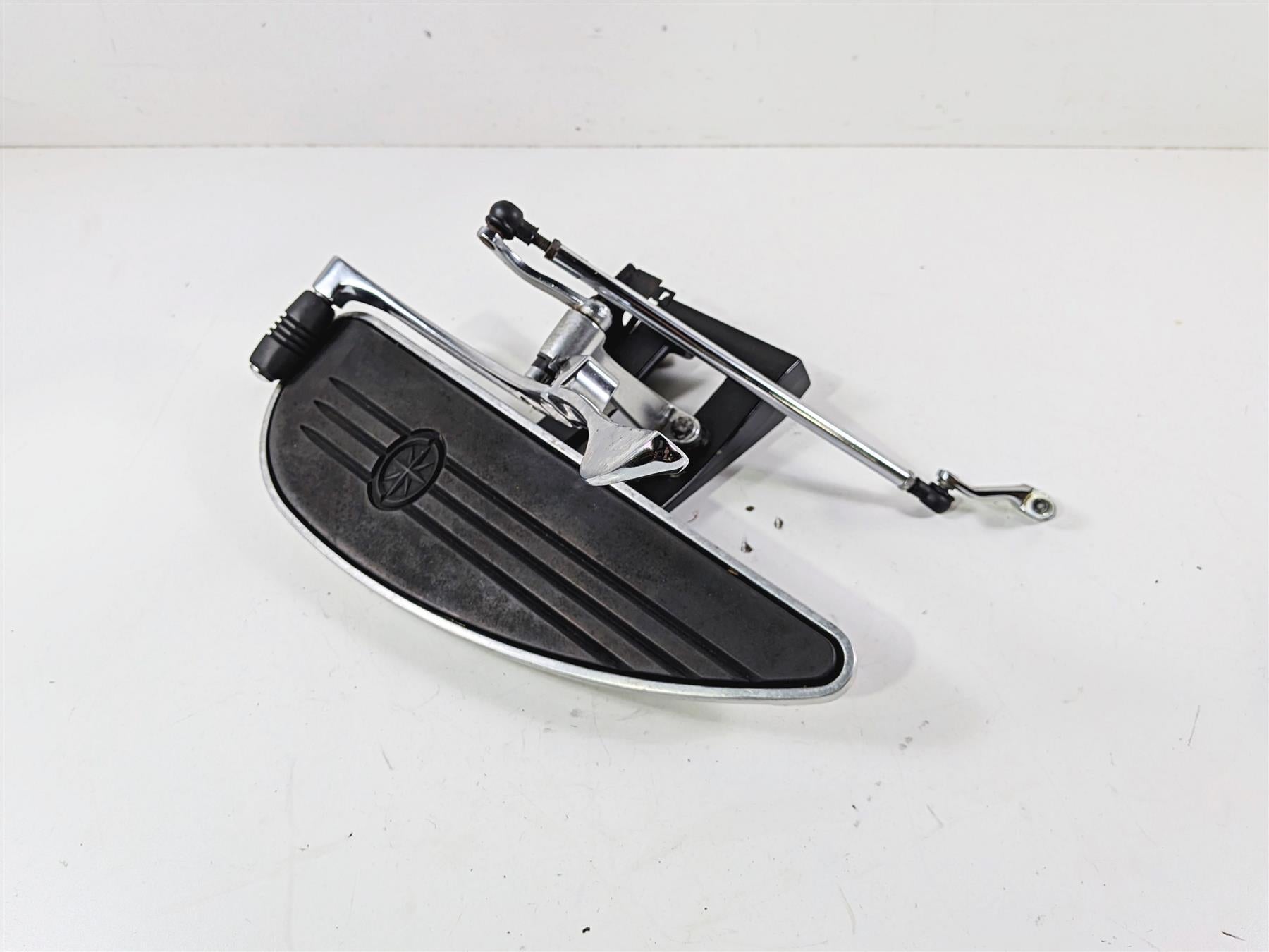 2008 Yamaha XV1900 Roadliner S Left Floorboard & Shifter 1D7-27410-00-00 {{ shop.shopifyCountryName }} - Mototech271