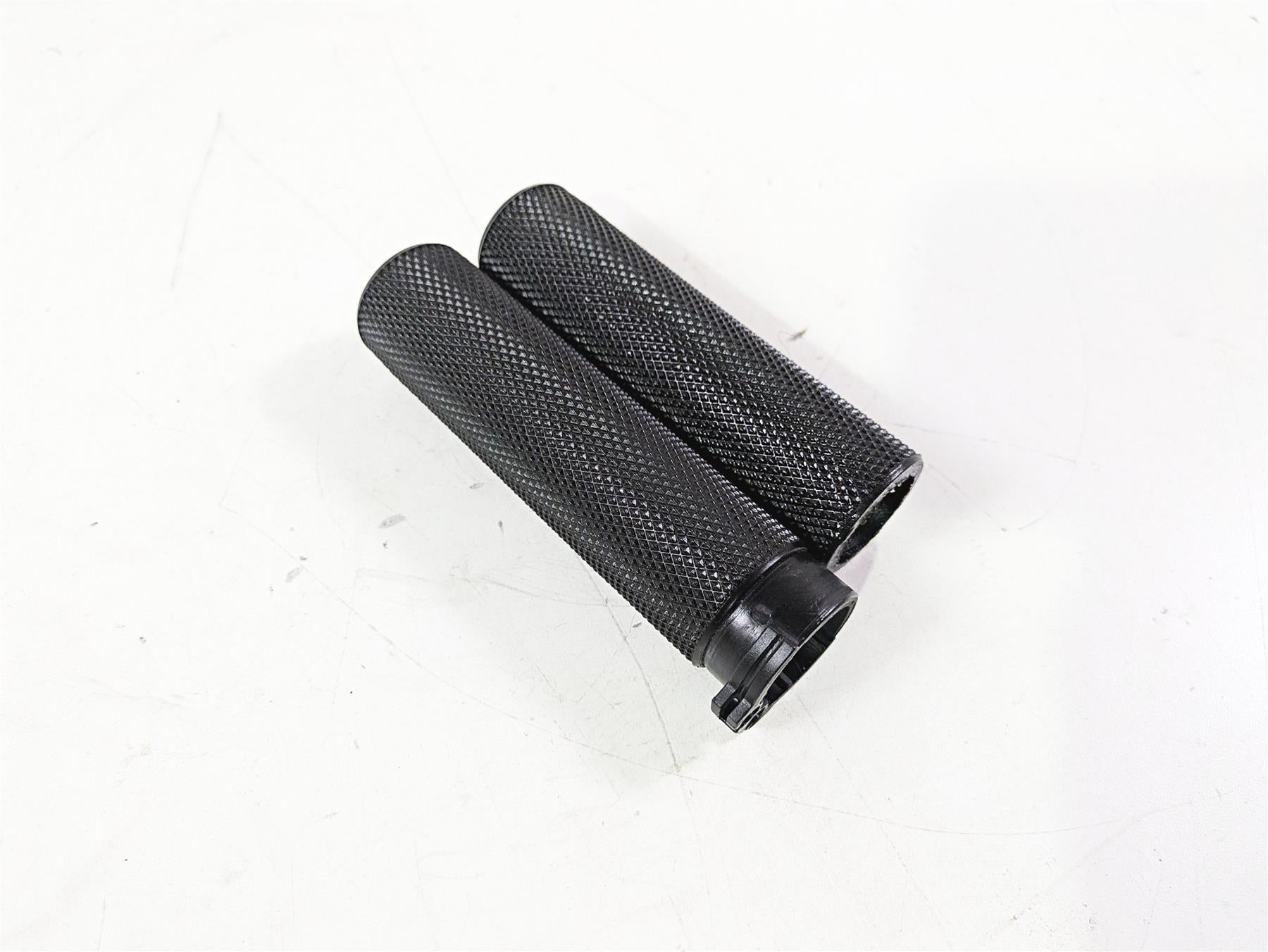 2010 Harley VRSCF Muscle Rod Arlen Ness Hand Grip Set {{ shop.shopifyCountryName }} - Mototech271