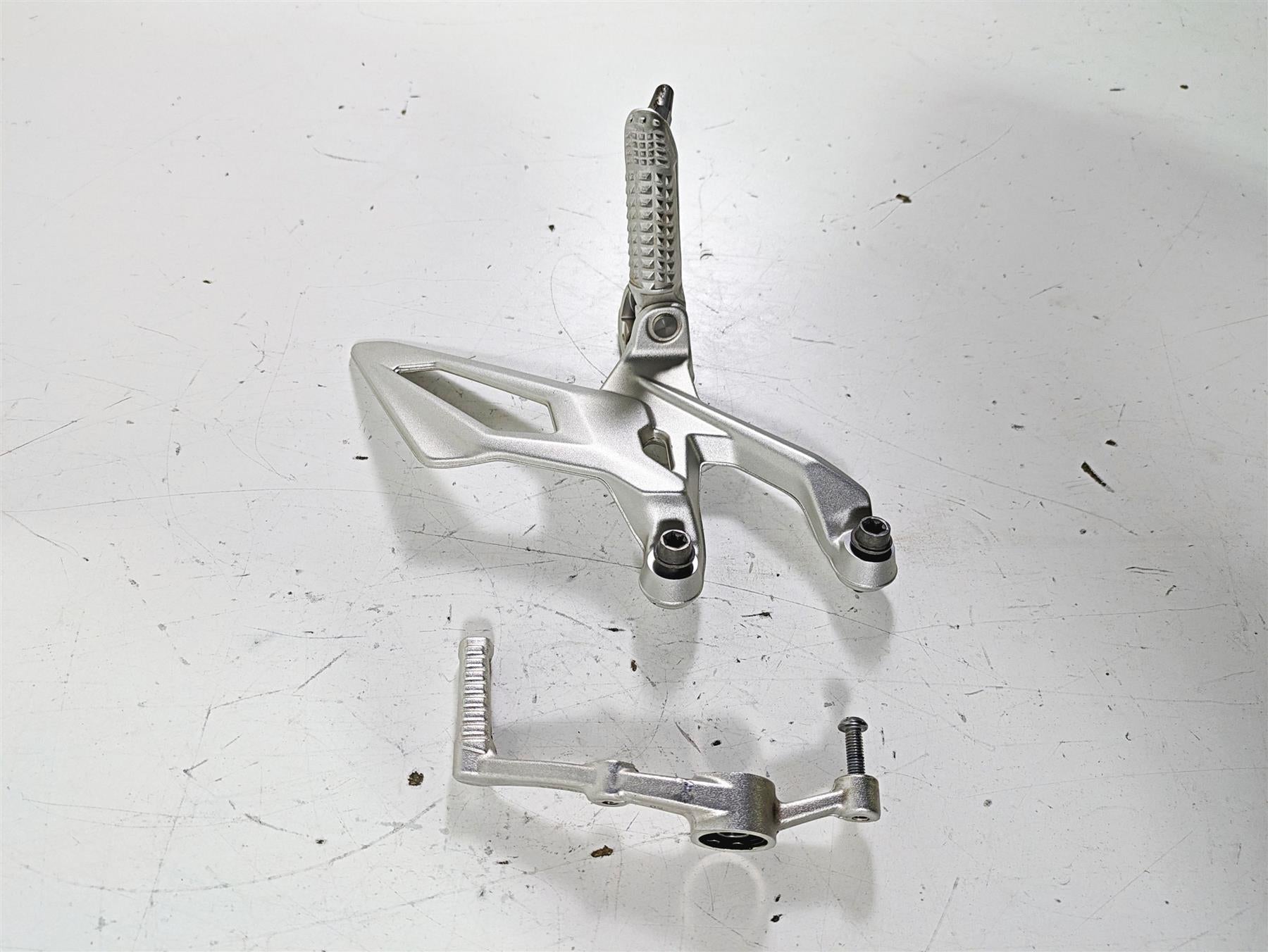 2017 BMW S1000R K47 Left Rider Footpeg & Shifter Shift Lever 46718562397 8562402 {{ shop.shopifyCountryName }} - Mototech271