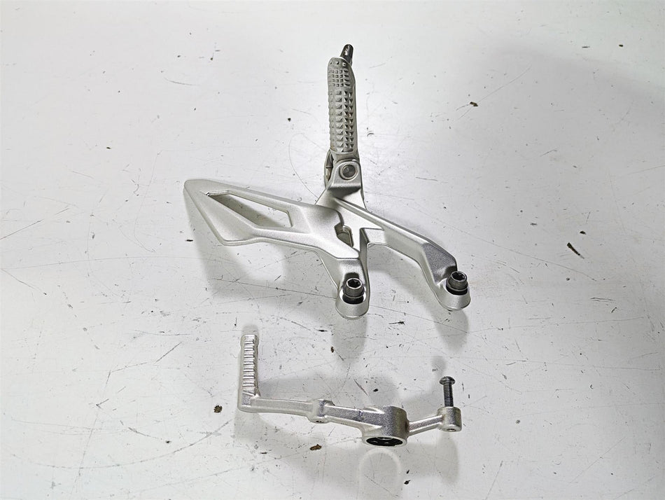 2017 BMW S1000R K47 Left Rider Footpeg & Shifter Shift Lever 46718562397 8562402 {{ shop.shopifyCountryName }} - Mototech271