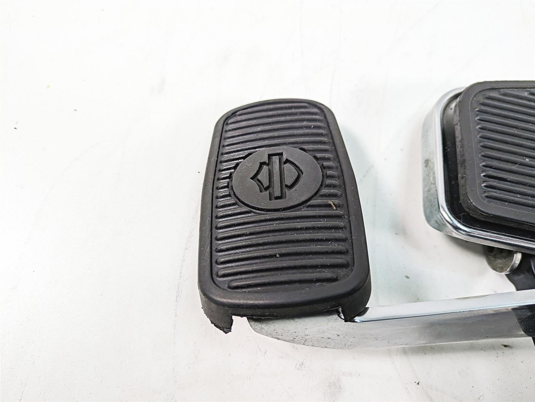 2012 Harley FLD Dyna Switchback Right Floorboard & Brake Pedal Set 54172-12 {{ shop.shopifyCountryName }} - Mototech271