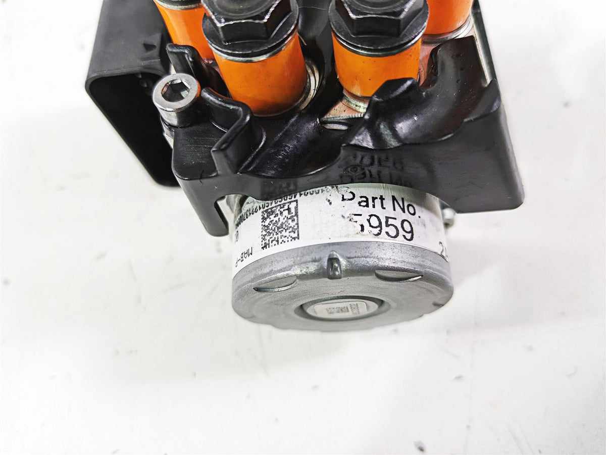 2023 Triumph Street Triple 765 RS Abs Brake Pump Module T2025961 T2025959 {{ shop.shopifyCountryName }} - Mototech271