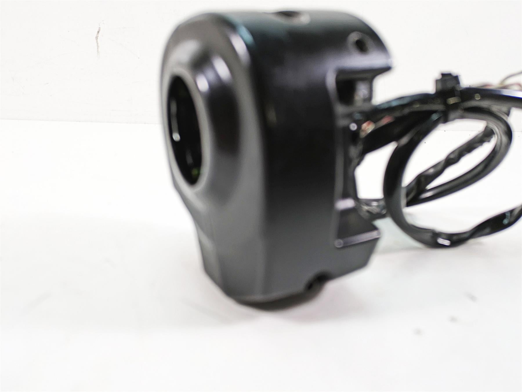 2018 Harley Touring FLHXSE CVO Street Glide Right Hand Control Switch 71500083C {{ shop.shopifyCountryName }} - Mototech271