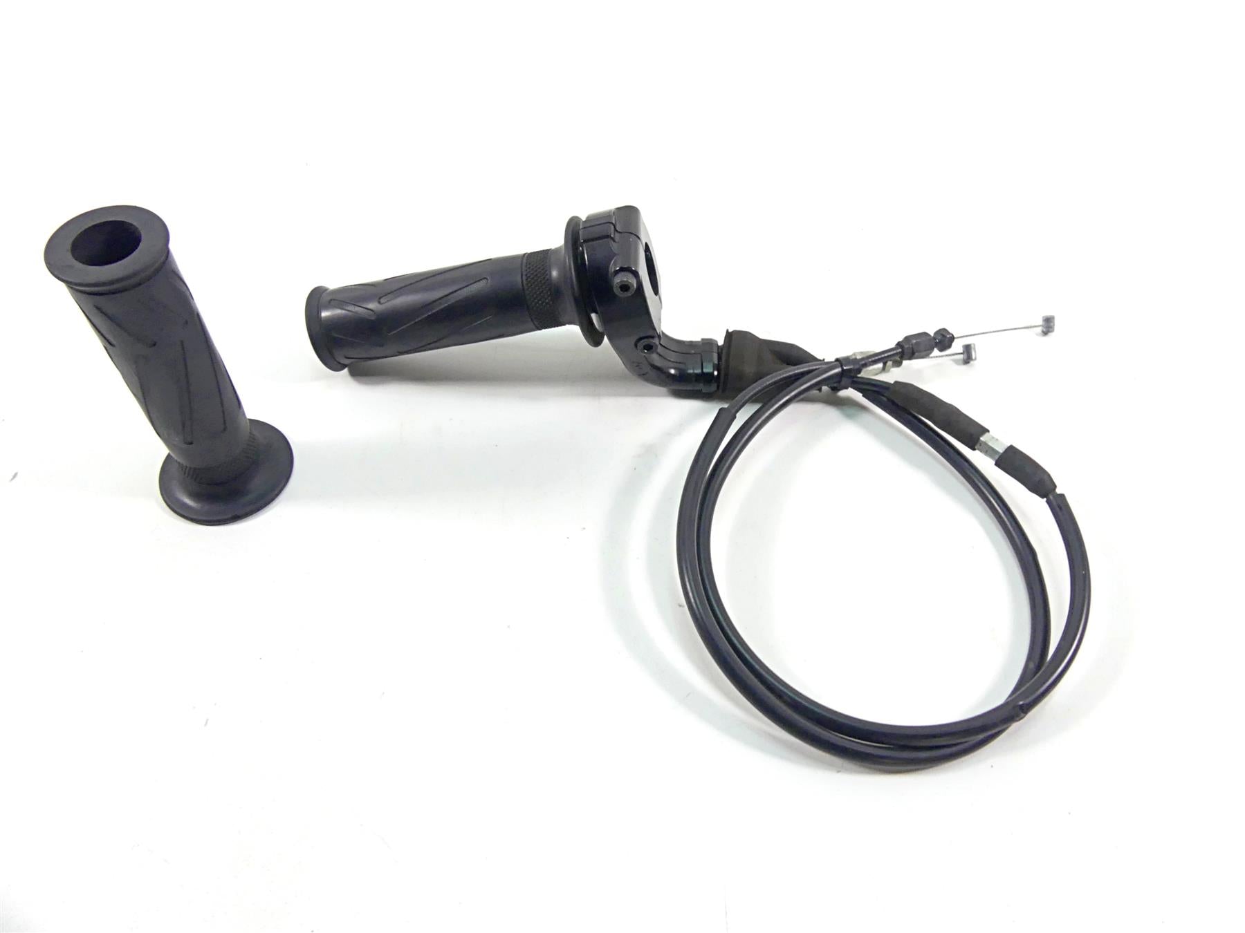 2012 Yamaha VMX17 VMAX 1700 Throttle Grip & Cable Set 4YR-26240-02-00 {{ shop.shopifyCountryName }} - Mototech271