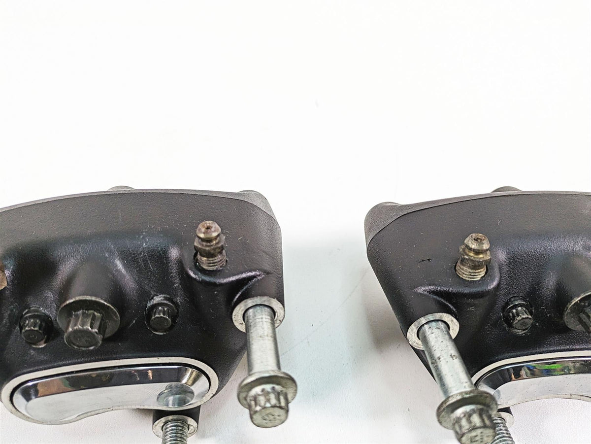 2006 Harley Touring FLHXI Street Glide Front Brake Caliper Set 44023-00 44046-00 {{ shop.shopifyCountryName }} - Mototech271