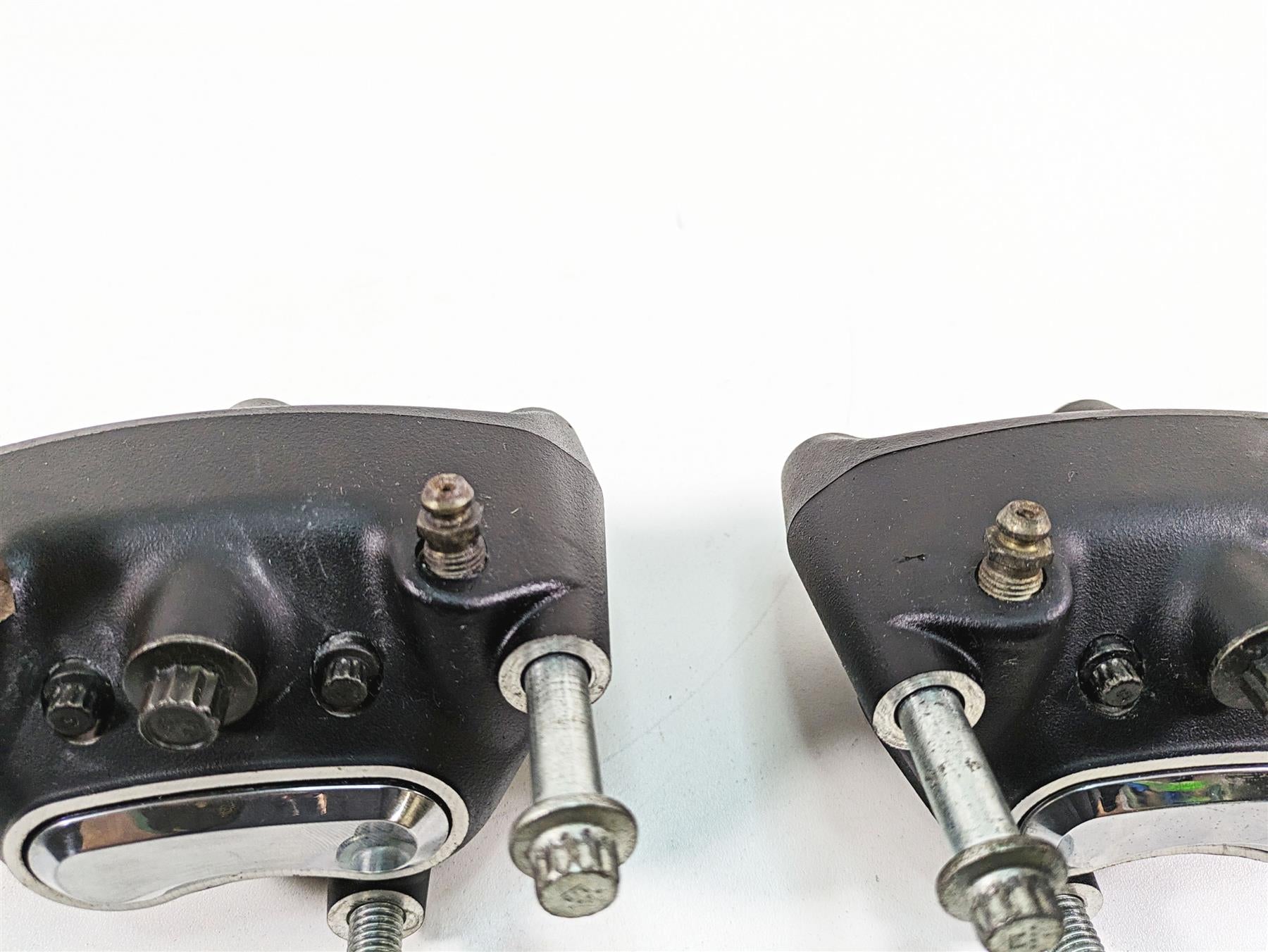 2006 Harley Touring FLHXI Street Glide Front Brake Caliper Set 44023-00 44046-00 {{ shop.shopifyCountryName }} - Mototech271