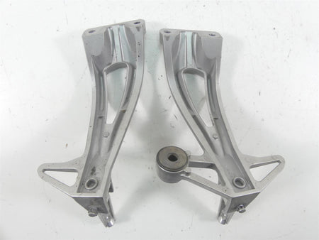 2008 Yamaha FZ1 Fazer Rear Passenger Footpeg Set 2D1-2741L-00-00 2D1-2742L-00-00 {{ shop.shopifyCountryName }} - Mototech271