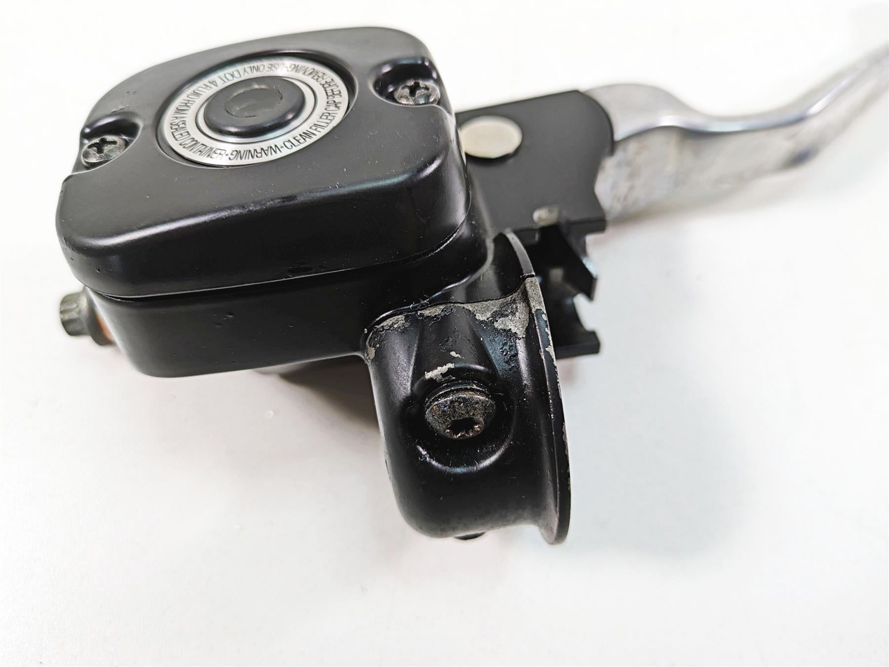 2005 Harley Touring FLHTCUI Electra Glide Front Brake Master Cylinder 41700738 {{ shop.shopifyCountryName }} - Mototech271