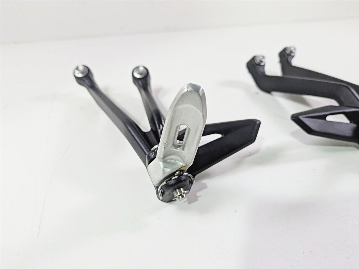 2024 Triumph Street Triple 765 R Rear Passenger Footpeg Set T2088156 T2088157 {{ shop.shopifyCountryName }} - Mototech271