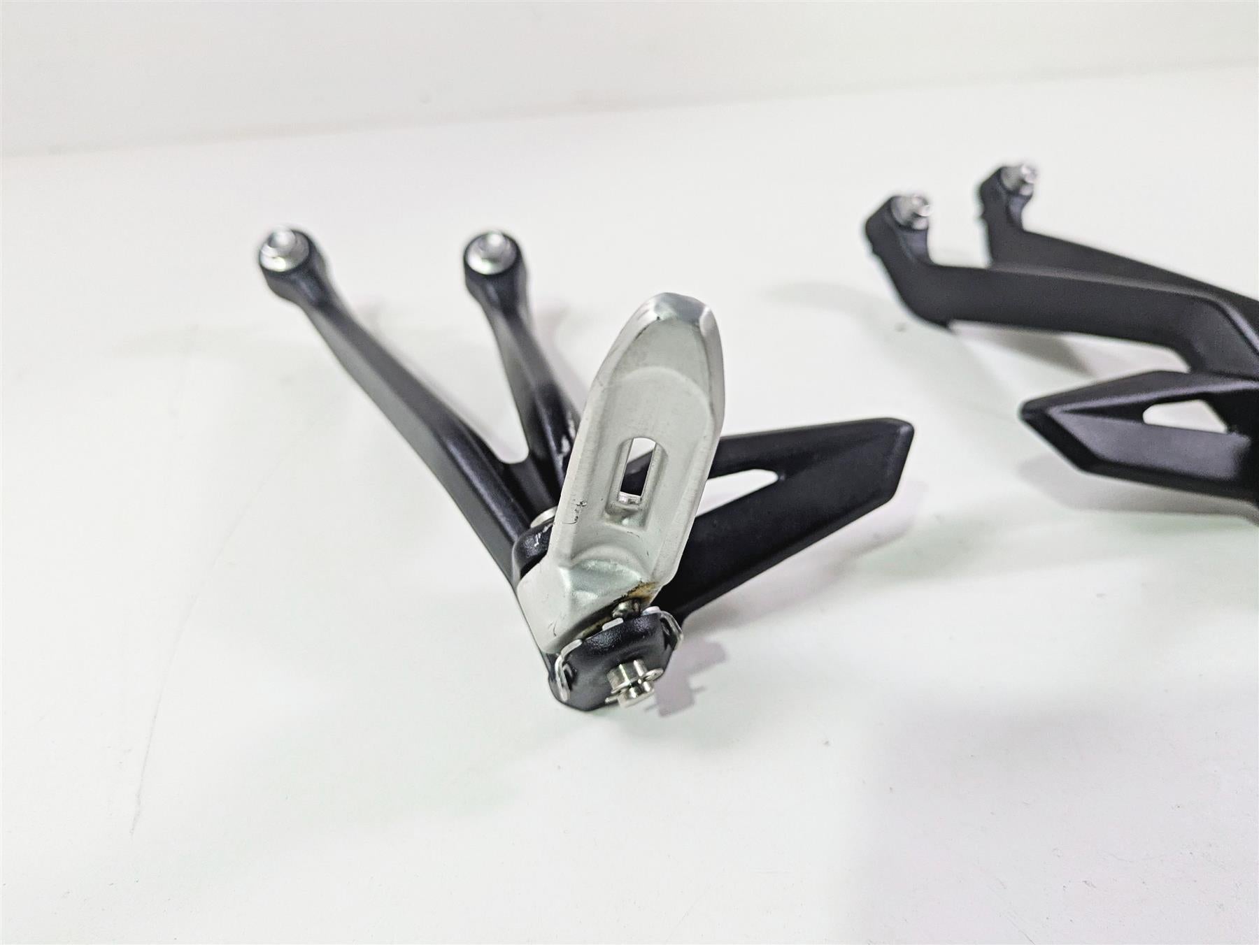 2024 Triumph Street Triple 765 R Rear Passenger Footpeg Set T2088156 T2088157 {{ shop.shopifyCountryName }} - Mototech271