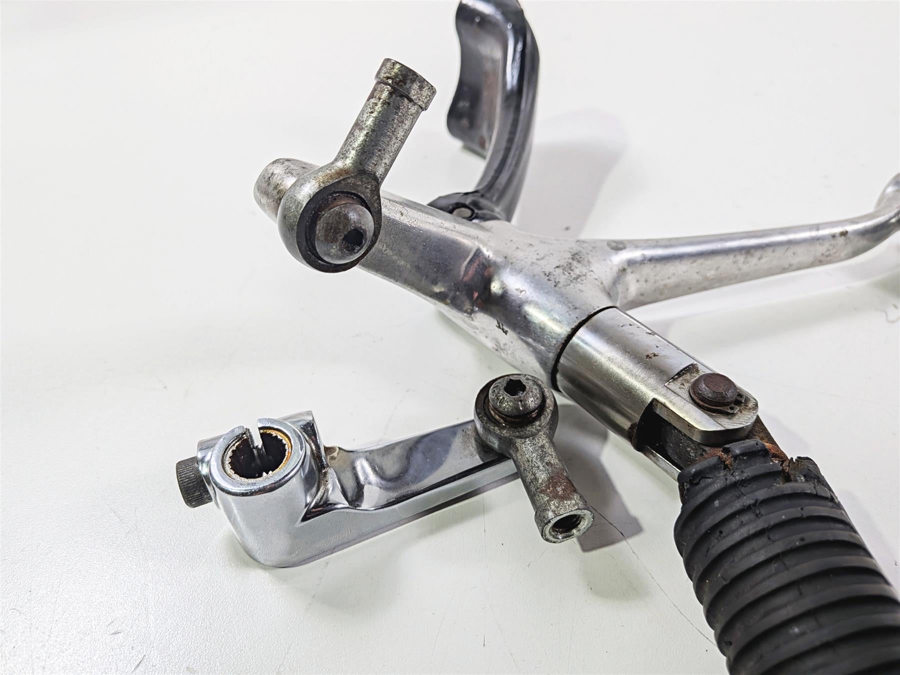 2006 Harley Sportster XL1200 C Front Left Footpeg & Shifter Parts FW 42651-04 {{ shop.shopifyCountryName }} - Mototech271