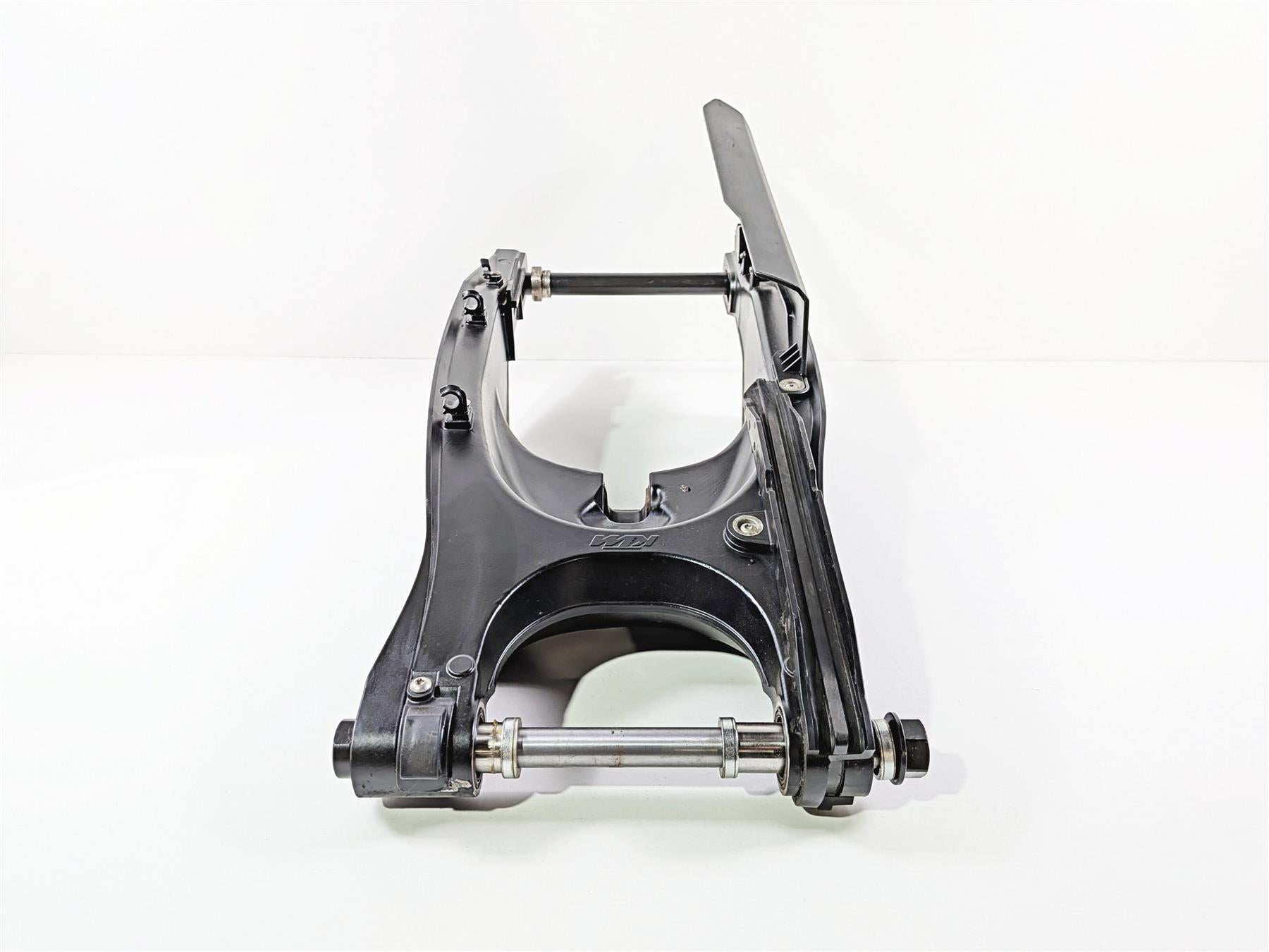 2016 KTM 1290 Super Adventure Swingarm Swing Arm & Axle 6040403004433 {{ shop.shopifyCountryName }} - Mototech271